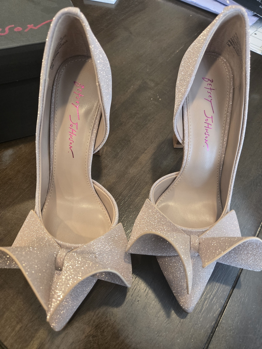Betsey Johnson Nude Pink Glitter Pointed-Toe Bow Pumps - Picture 2 of 9